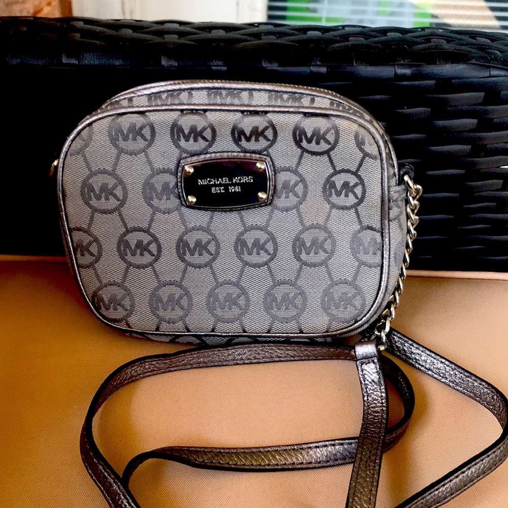 Micheal Kors cross body